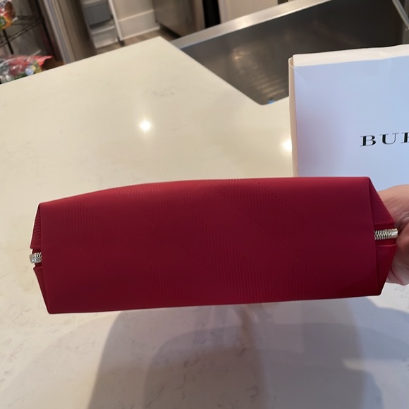 - 🌺 NEW BURBERRY Exclusive red pouch   faux leather toiletry bag  case🌺 - Picture 16 of 17